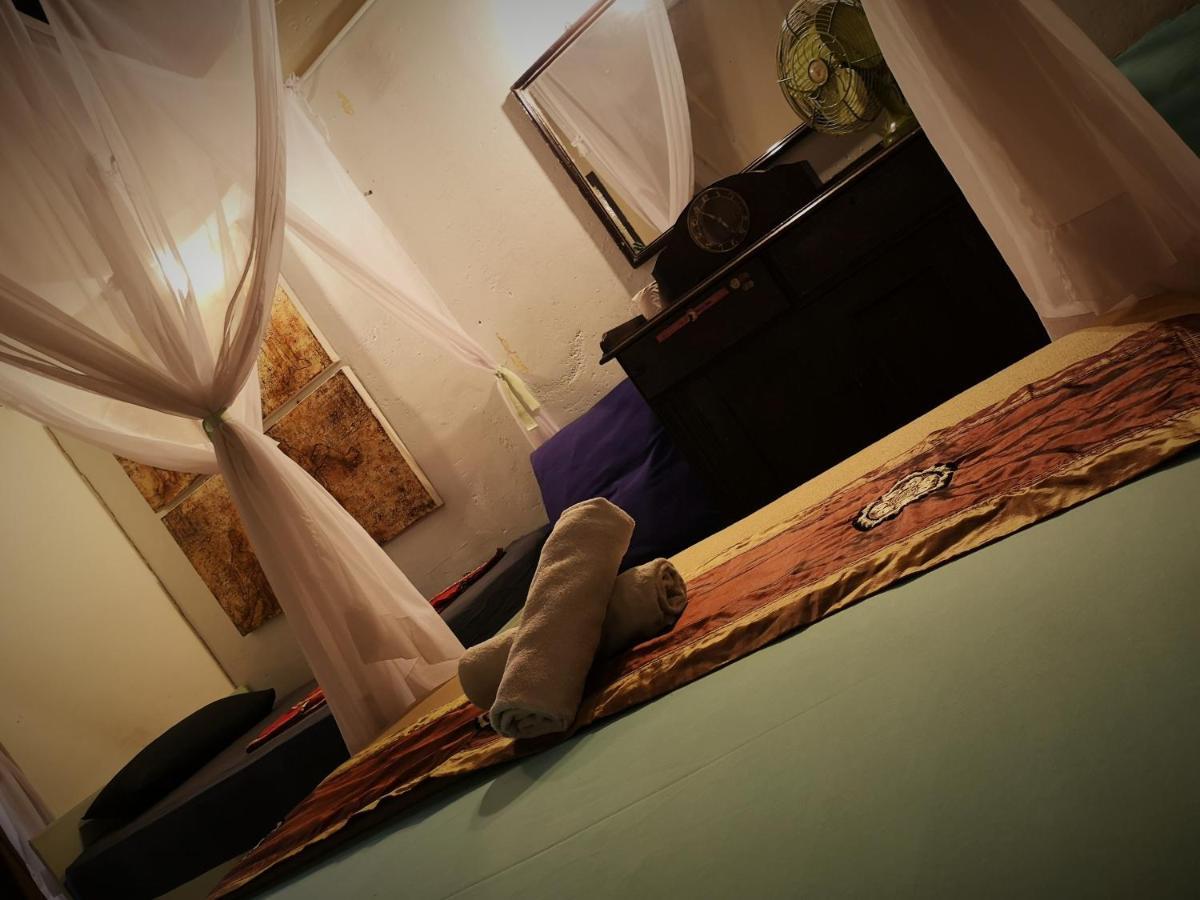Moontree47 Motel George Town Ngoại thất bức ảnh