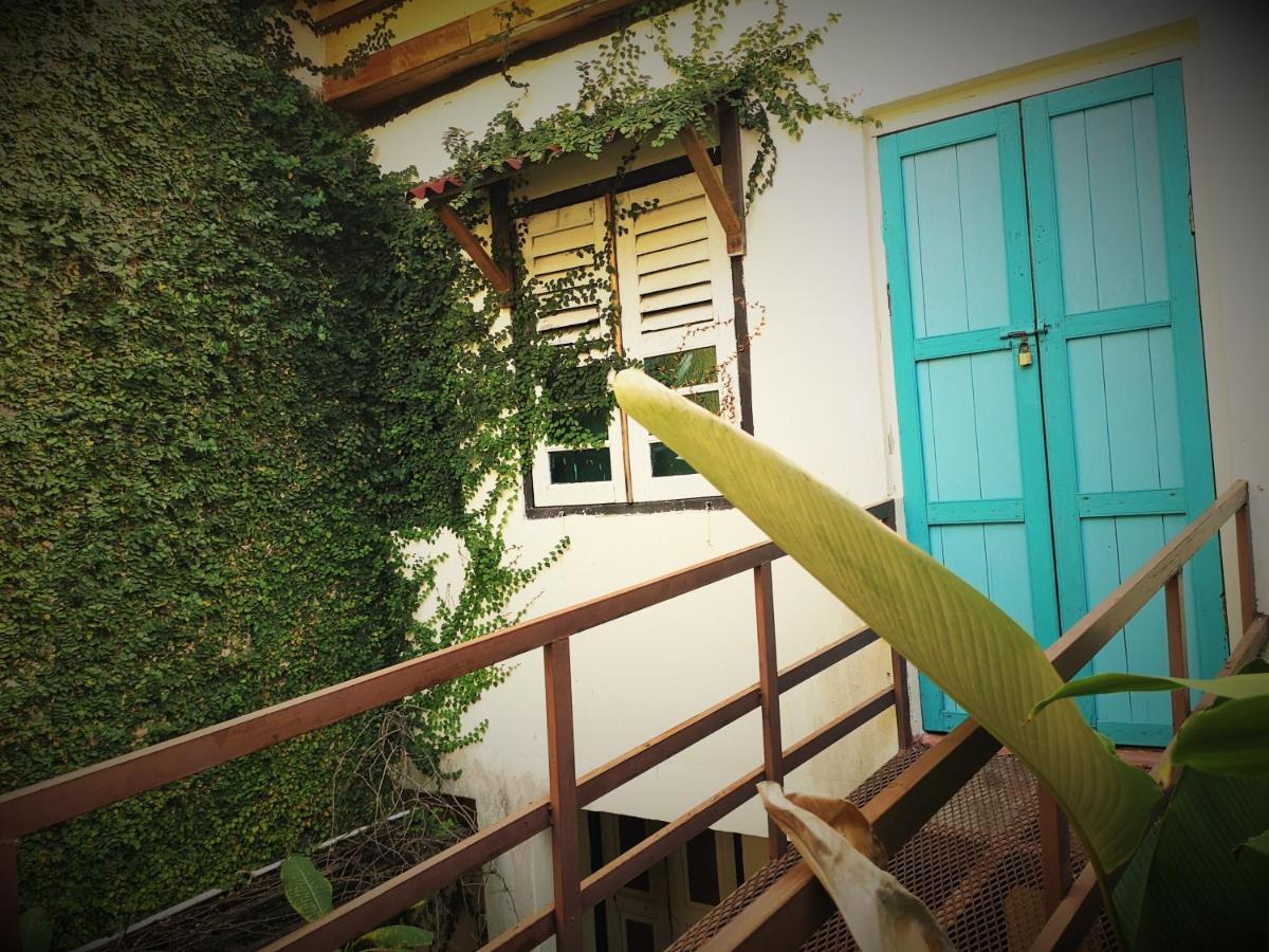 Moontree47 Motel George Town Ngoại thất bức ảnh
